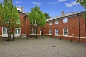 2 bedroom Flat to re...